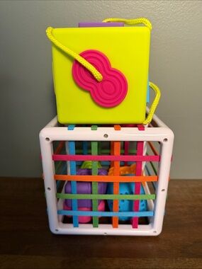 Fat Brain Toys InnyBin & OmmbeeCube